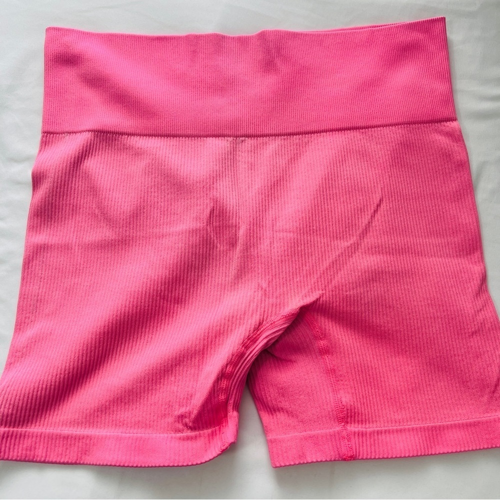 Colsie Women’s Size XL Bright Pink Ribbed Bike Shorts Yoga EUC Exercise Running - Picture 2 of 6